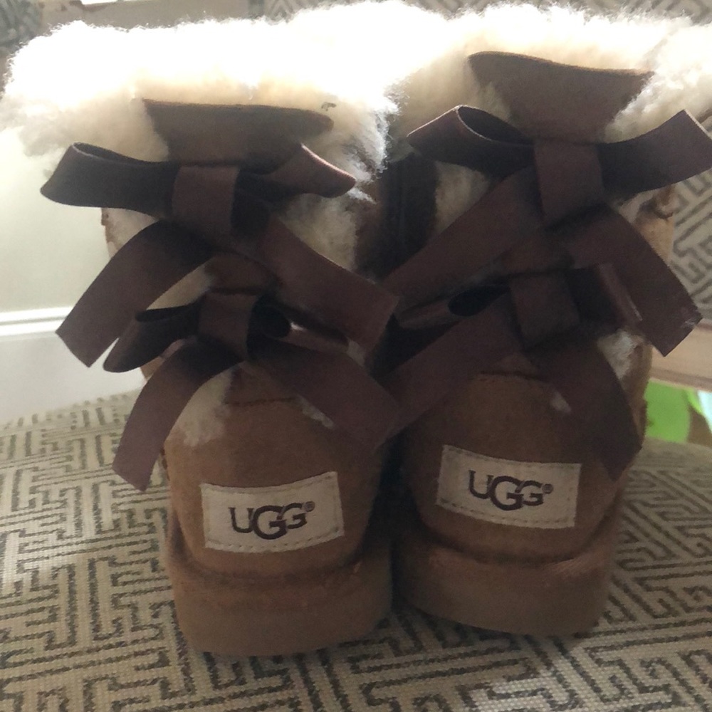 UGG Bailey Bow tan boots size 9
